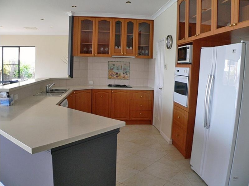 19 Eunamara Retreat, Halls Head WA 6210