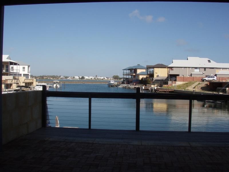 4 Piccollo place, Halls Head WA 6210
