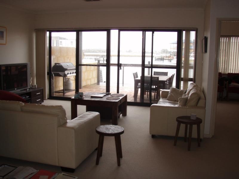 4 Piccollo place, Halls Head WA 6210