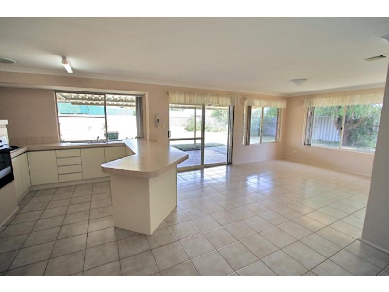 10 Railton Place, Dudley Park WA 6210