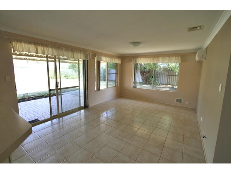 10 Railton Place, Dudley Park WA 6210