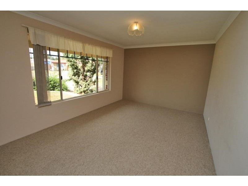 10 Railton Place, Dudley Park WA 6210