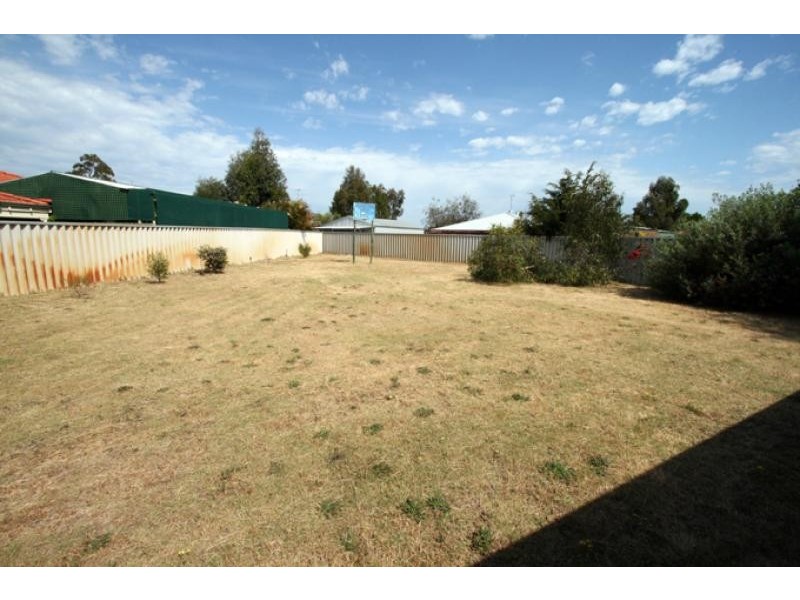 10 Railton Place, Dudley Park WA 6210