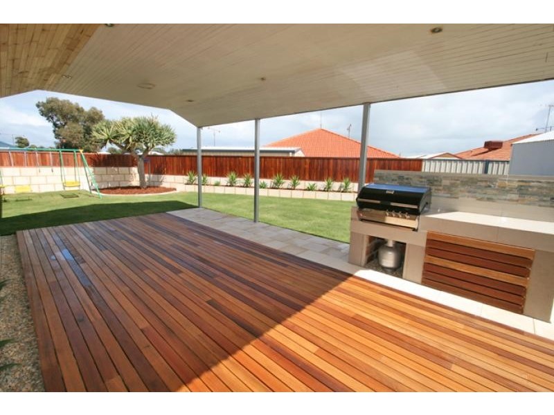 6 Roseburg Court, Meadow Springs WA 6210