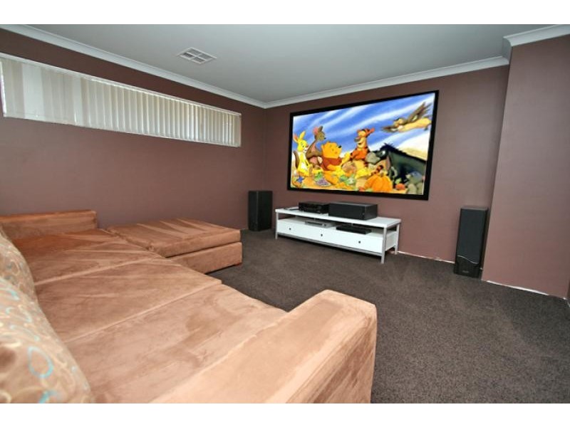 6 Roseburg Court, Meadow Springs WA 6210