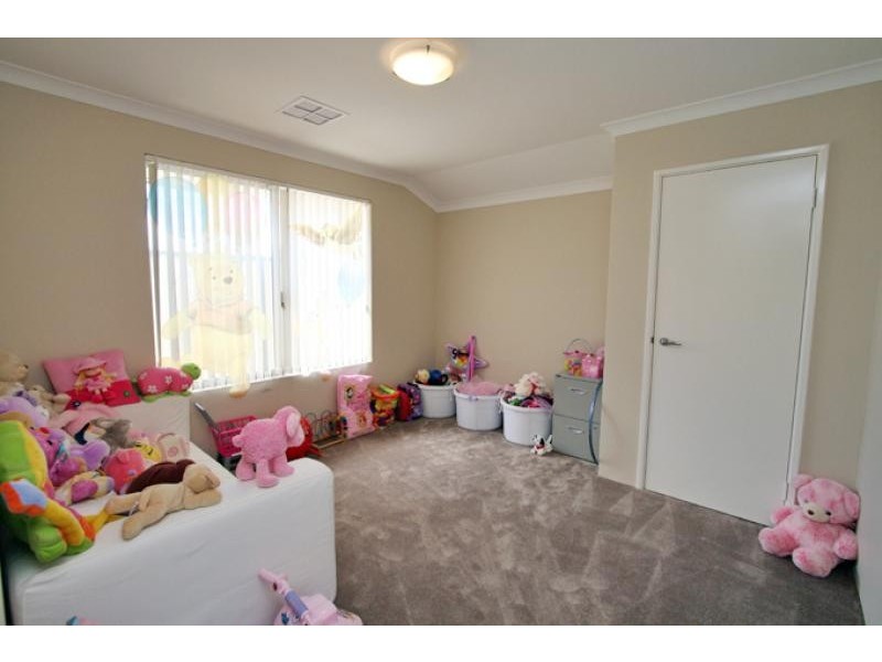 6 Roseburg Court, Meadow Springs WA 6210