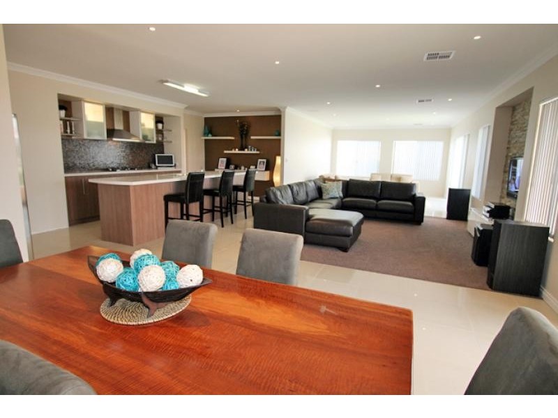 6 Roseburg Court, Meadow Springs WA 6210