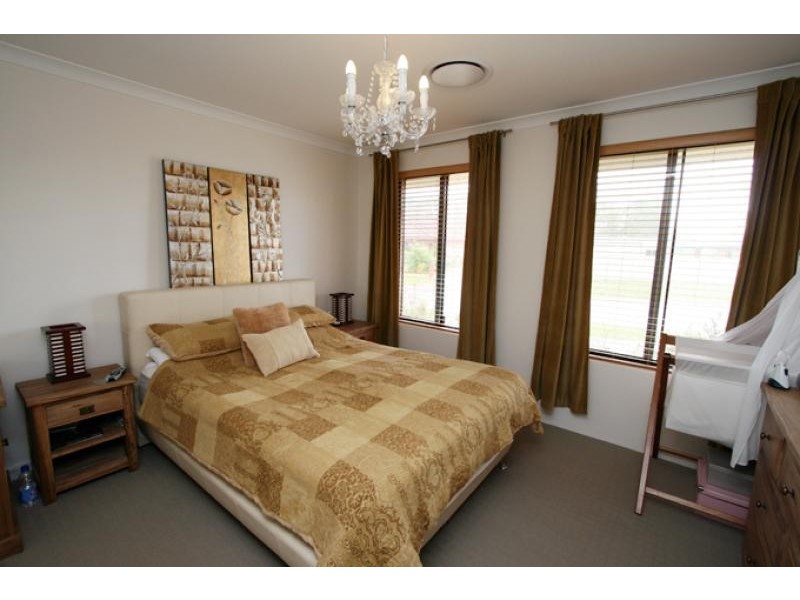 28 Lombadina Parade, Secret Harbour WA 6173