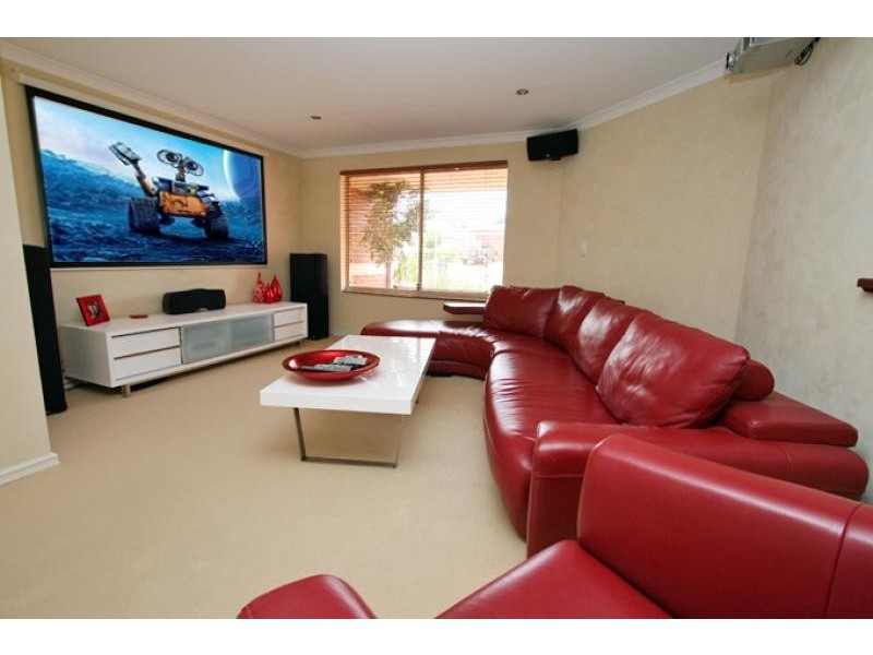 24 Seaforth Drive, Halls Head WA 6210