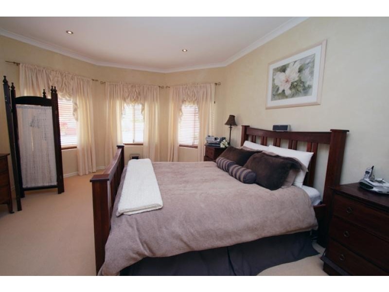 24 Seaforth Drive, Halls Head WA 6210