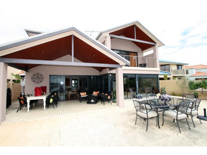 6 Rialto Place, Halls Head WA 6210