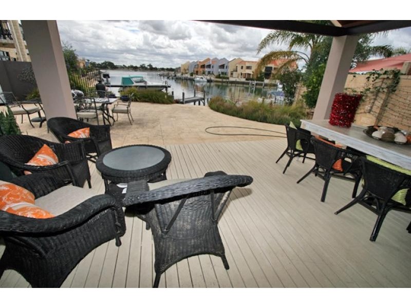 6 Rialto Place, Halls Head WA 6210