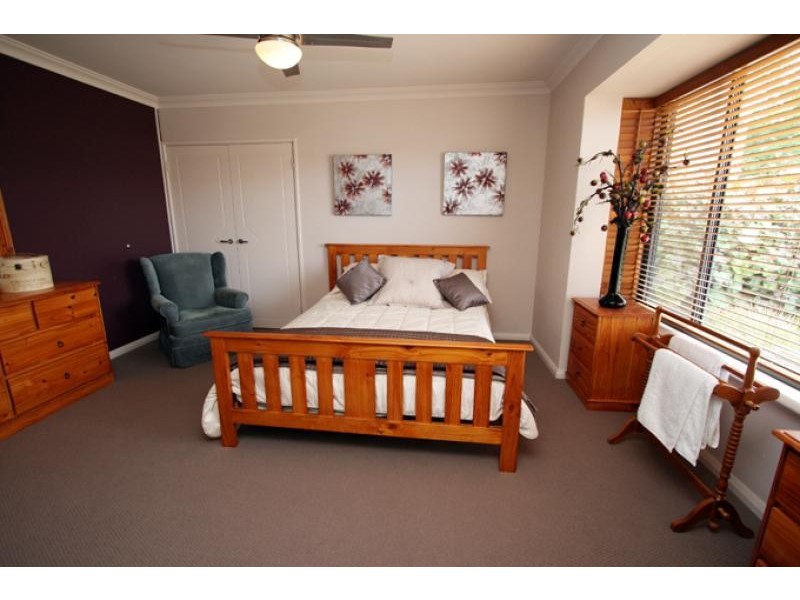 6 Rialto Place, Halls Head WA 6210