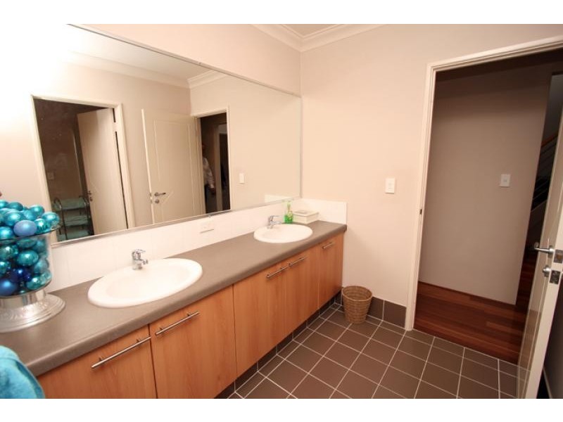 6 Rialto Place, Halls Head WA 6210