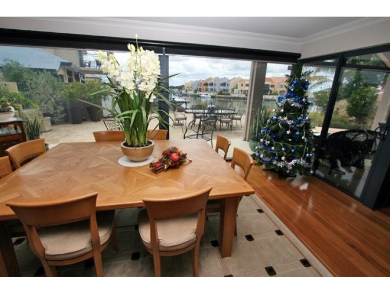 6 Rialto Place, Halls Head WA 6210