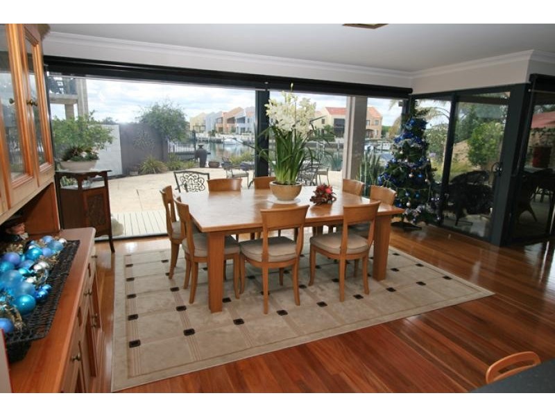 6 Rialto Place, Halls Head WA 6210