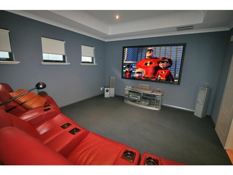 12 Syrenka Turn, Halls Head WA 6210