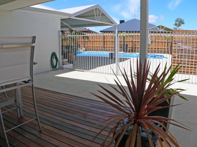 20 Poinsettia Green, Halls Head WA 6210