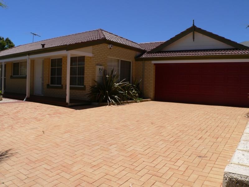 25 Brouwer Trail, Dudley Park WA 6210