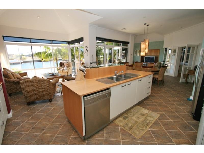 48 Brindabella Crescent, Mandurah WA 6210