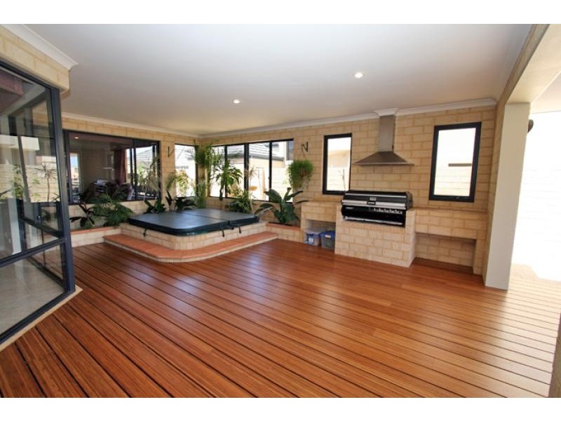 29 Santavea Mews, Halls Head WA 6210