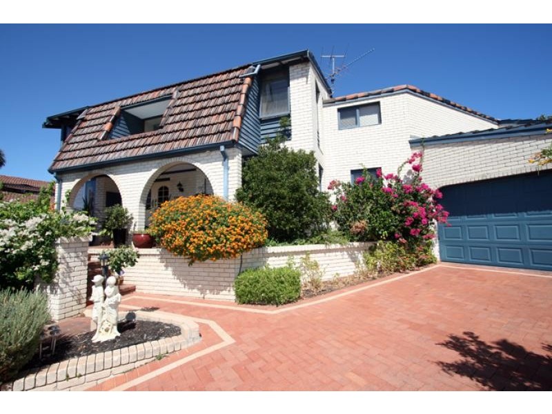 6 Barkley Place, Halls Head WA 6210