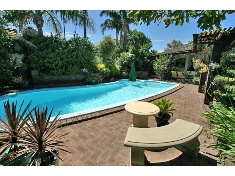 6 Barkley Place, Halls Head WA 6210