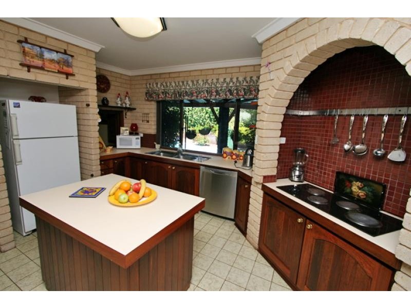 6 Barkley Place, Halls Head WA 6210