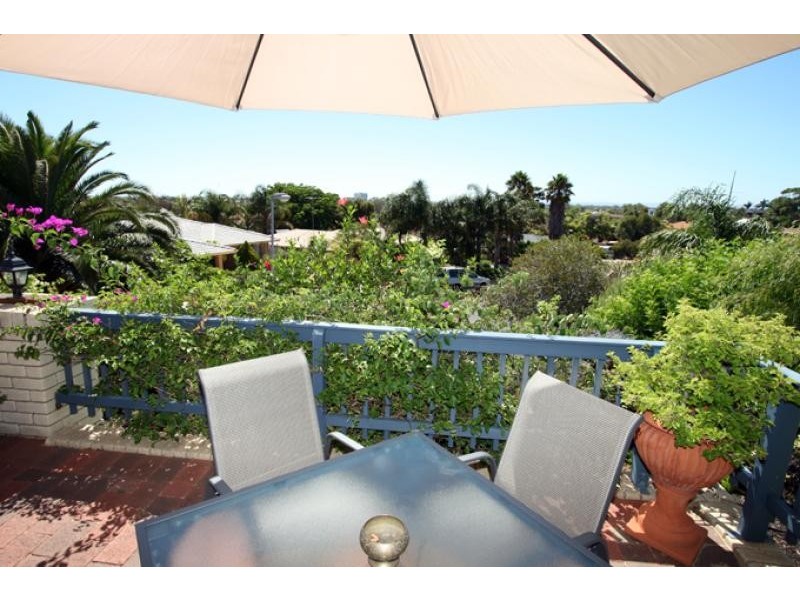 6 Barkley Place, Halls Head WA 6210