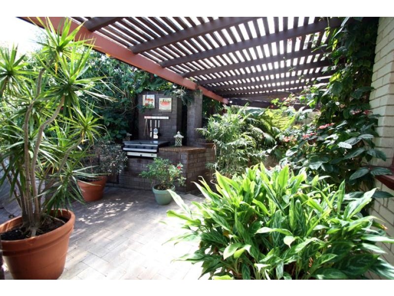 6 Barkley Place, Halls Head WA 6210