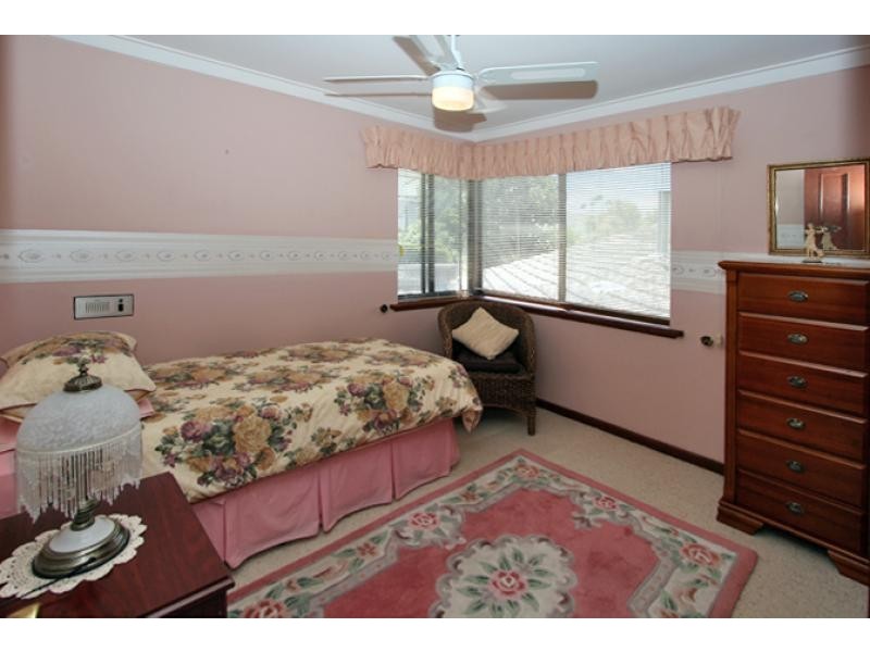 6 Barkley Place, Halls Head WA 6210