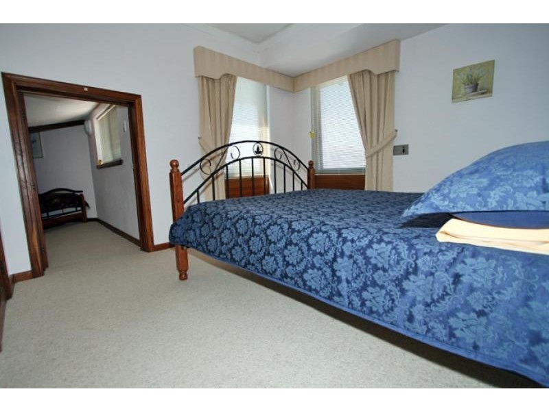 6 Barkley Place, Halls Head WA 6210