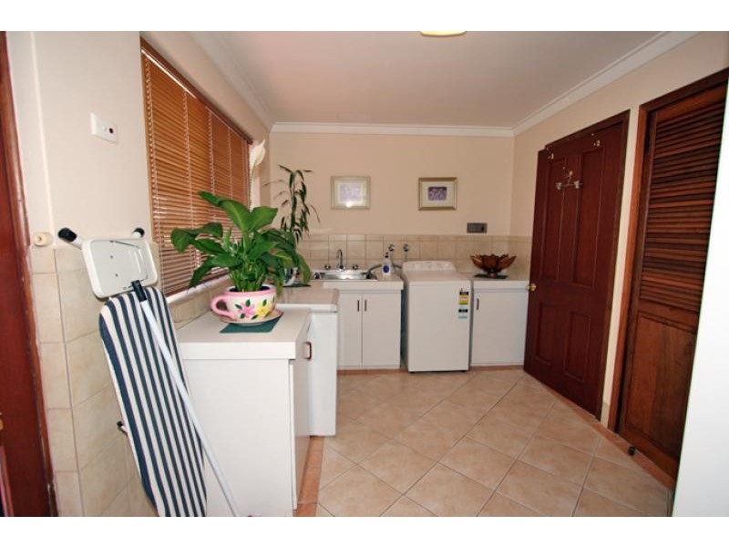 6 Barkley Place, Halls Head WA 6210