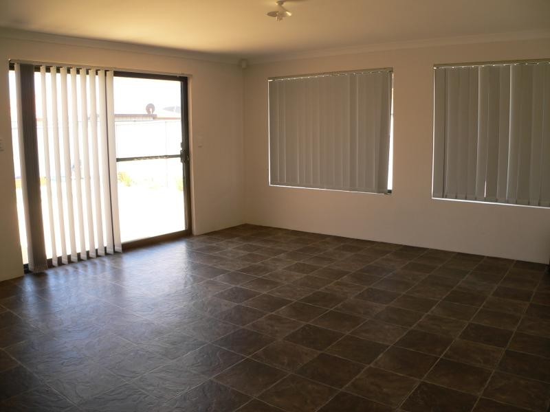 2 Grandmere Parade, Meadow Springs WA 6210