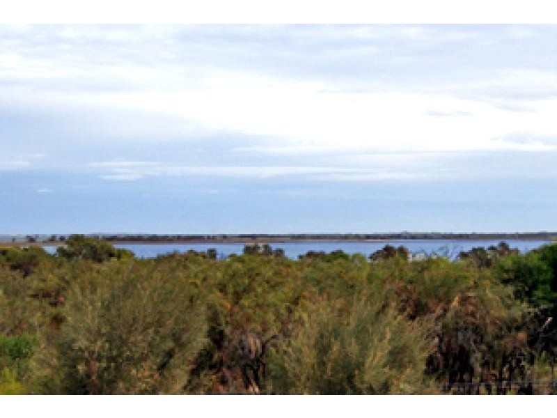 143 Darwin Terrace, Dudley Park WA 6210