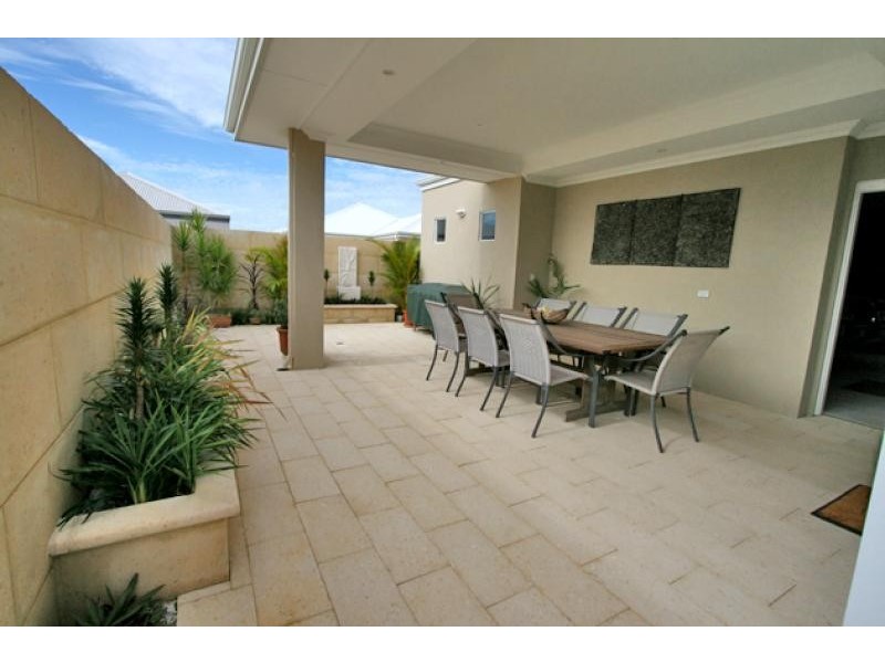 143 Darwin Terrace, Dudley Park WA 6210