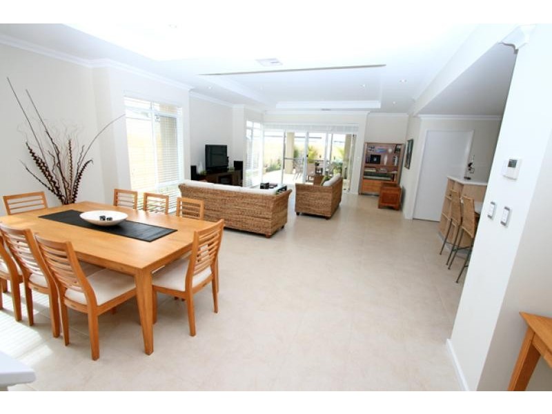 143 Darwin Terrace, Dudley Park WA 6210