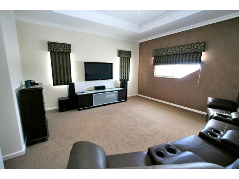 143 Darwin Terrace, Dudley Park WA 6210