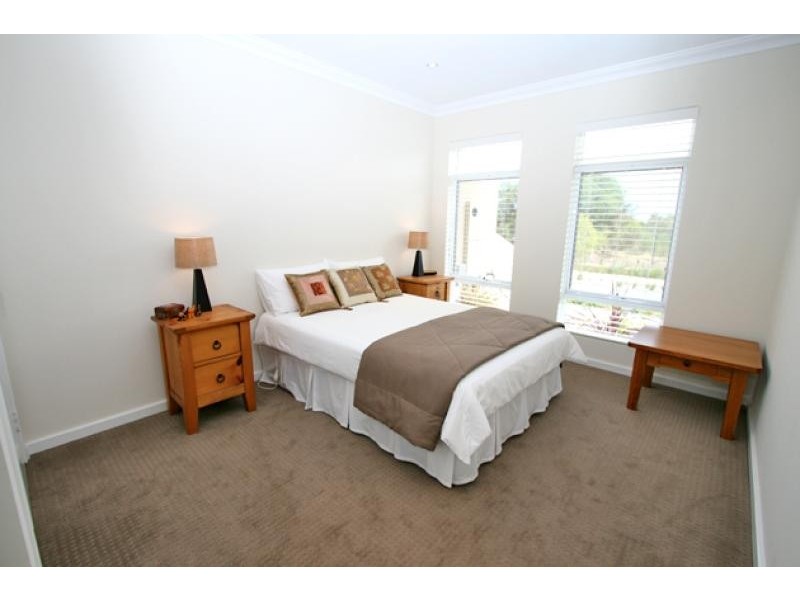 143 Darwin Terrace, Dudley Park WA 6210