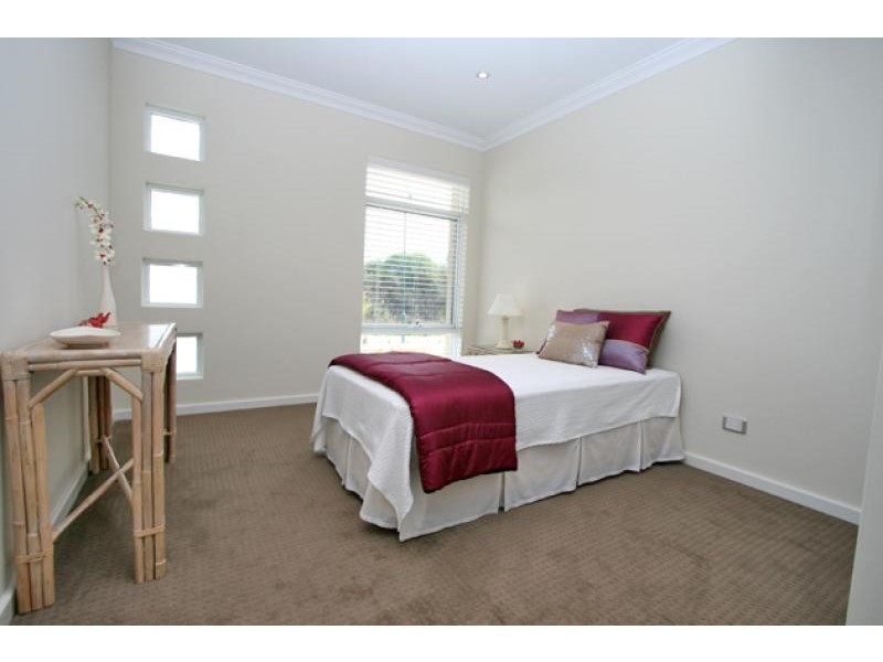 143 Darwin Terrace, Dudley Park WA 6210