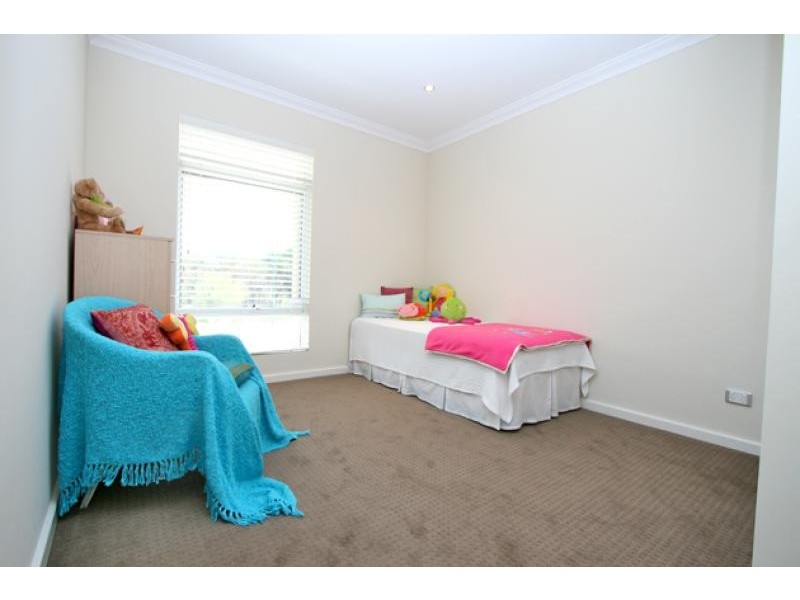 143 Darwin Terrace, Dudley Park WA 6210