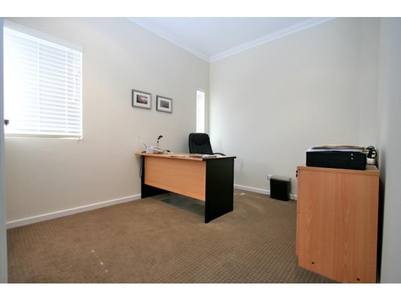143 Darwin Terrace, Dudley Park WA 6210