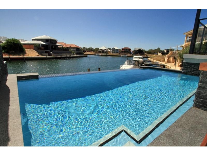 27 Ragamuffin Point, Halls Head WA 6210