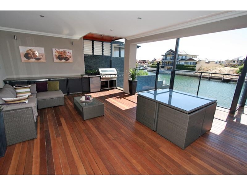 27 Ragamuffin Point, Halls Head WA 6210