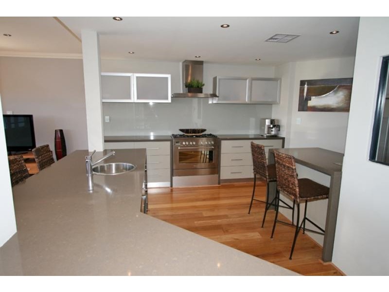 27 Ragamuffin Point, Halls Head WA 6210