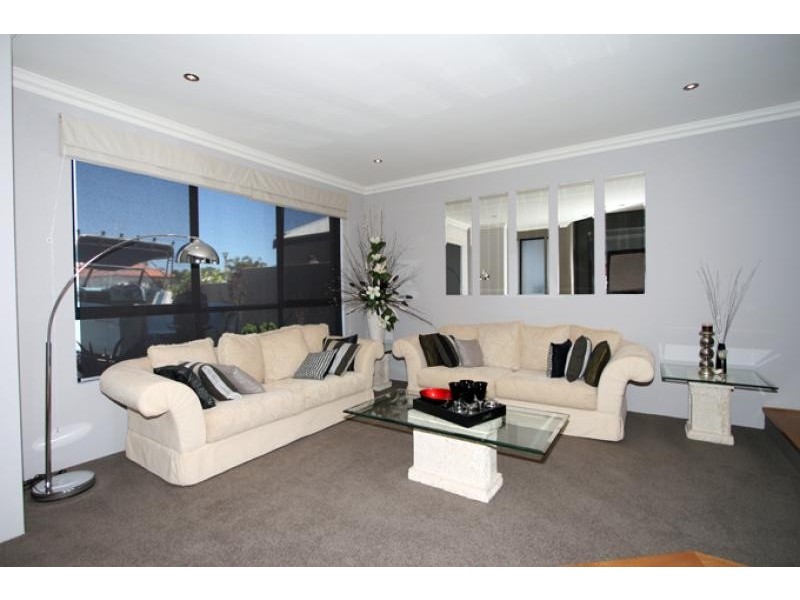 27 Ragamuffin Point, Halls Head WA 6210