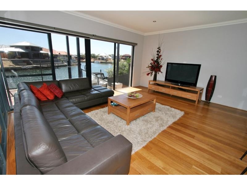 27 Ragamuffin Point, Halls Head WA 6210
