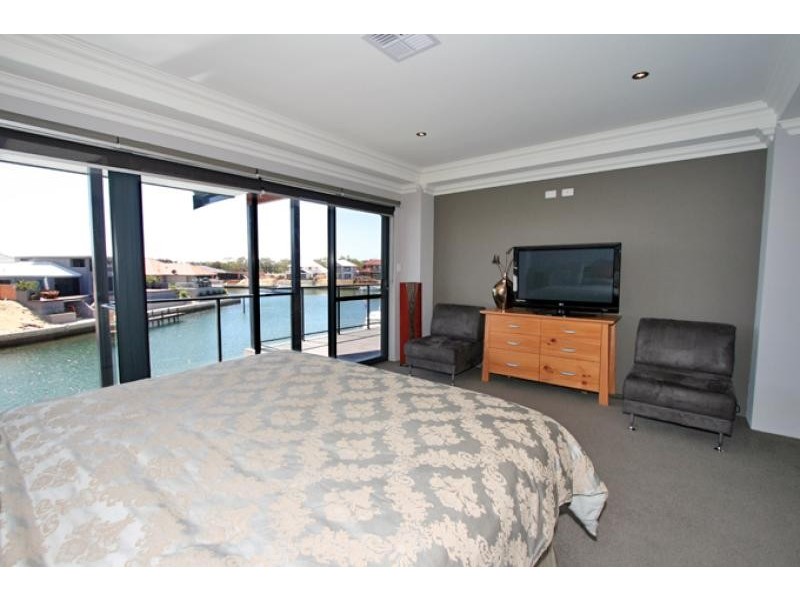 27 Ragamuffin Point, Halls Head WA 6210
