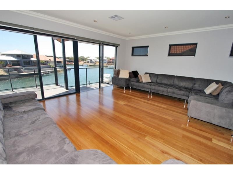 27 Ragamuffin Point, Halls Head WA 6210