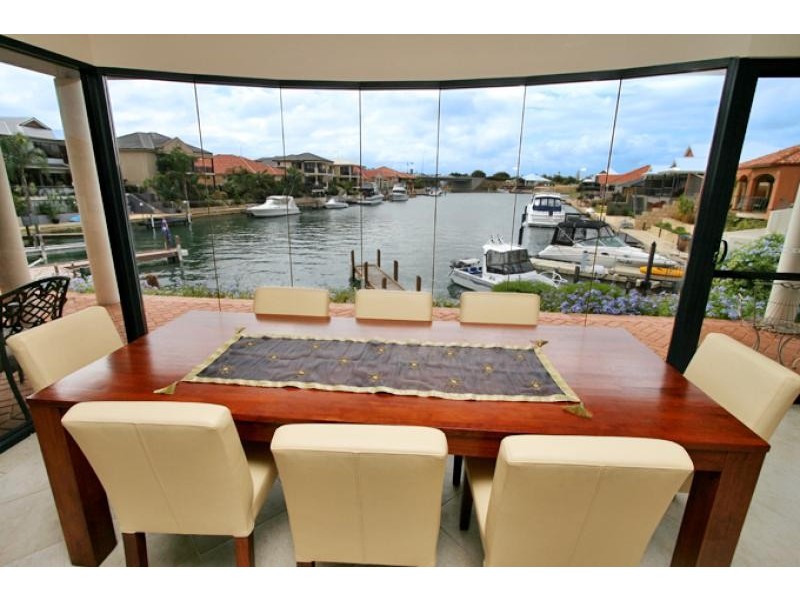19 Eunamara Retreat, Halls Head WA 6210